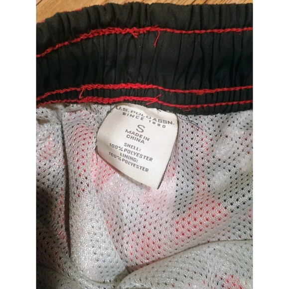 U.S. POLO ASSN. Men's Swim Trunks Red Mesh Lined Size S Floral Accents - Picture 2 of 6